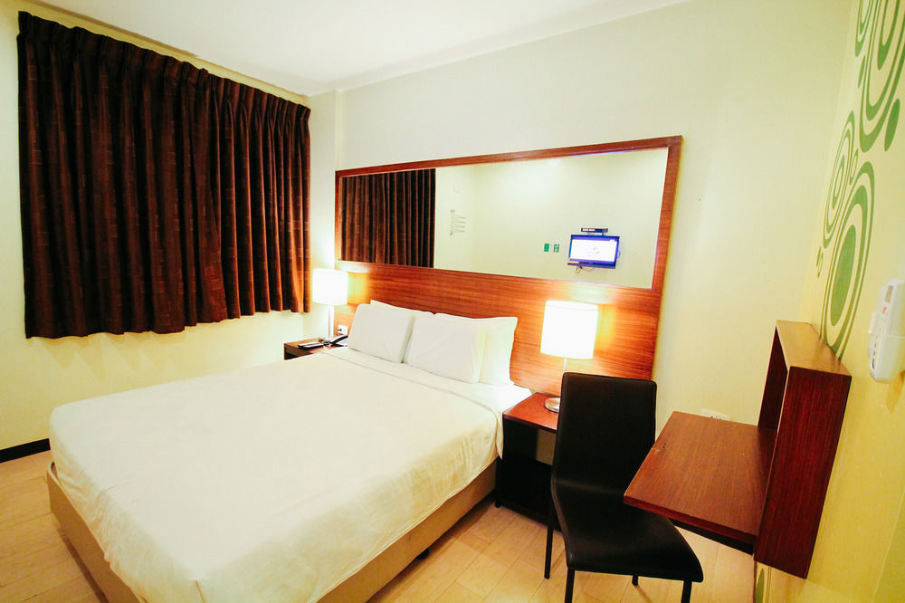 Go Hotels Баколод Экстерьер фото